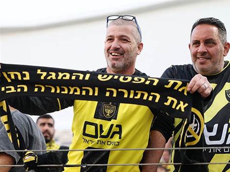 וגם הקהל הבית``רי בבלומפילד. תכף מתחילים (צילום: אלן שיבר)