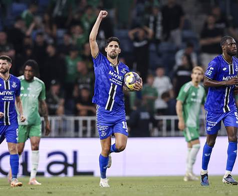 <strong><span></span>סיום בסמי עופר: הפועל פתח תקוה משיגה נקודה ראשונה בפלייאוף העליון אחרי 1:1 מול מכבי חיפה. גיא מלמד כבש מהנקודה בדקה ה-18, אך יונתן כהן הצליח להשיג את השוויון בדקה ה-83 - גם כן מפנדל מדויק. (מאור אלקסלסי)</strong>