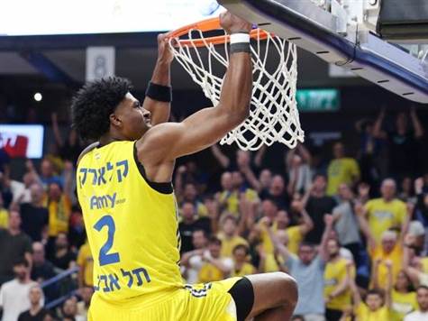 <strong>עוד הטבעה נהדרת של קלארק</strong>