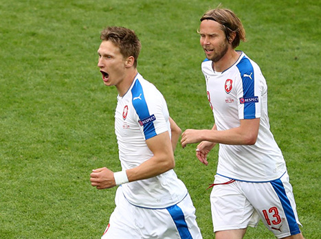 הצ`כים לא מרימים ידיים (getty)