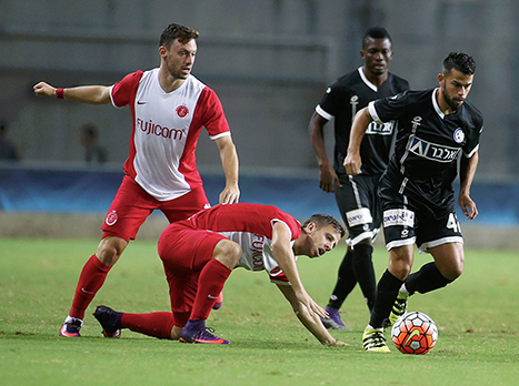 מתקרבים להפסקה במושבה. האם נראה עוד שערים עד השריקה? (צילום: אלן שיבר)