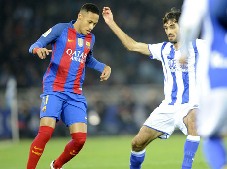 סוסיאדד היא הקבוצה הראשונה מולה כבש ניימאר במדי בארסה