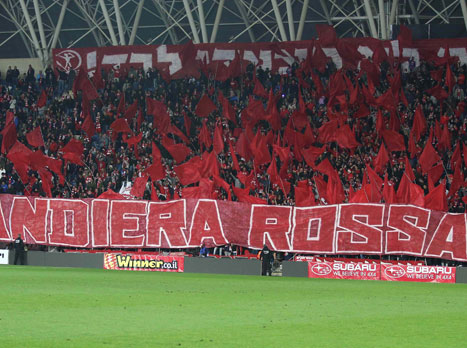 6,300 אוהדים הגיעו למושבה. מספר מכובד יחסית למזג האוויר והיכולת של שתי הקבוצות (אלן שיבר)