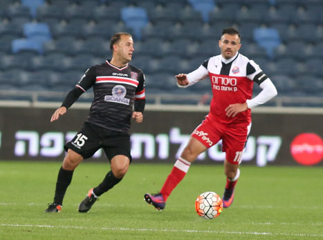 <STRONG>במרכז העניינים. מהארן לאלה (יוסי שקל)</STRONG>