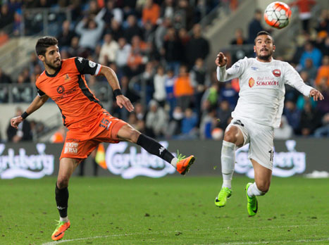 <STRONG>רעננה התעוררה מעט אחרי המחצית הרעה שלה, אך עדיין מחפשת מצבים ממשיים&nbsp;ליד השער (עודד קרני)</STRONG>