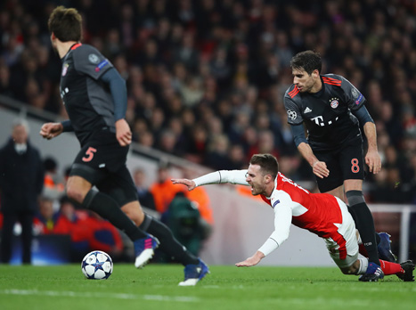 מרטינס מפיל את ראמזי, מצב לא רע לארסנל (צילום: Getty)