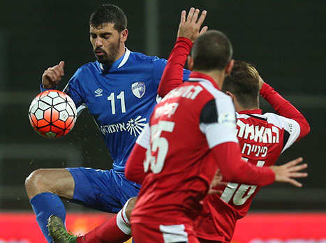 שתי הקבוצות שיגיעו הערב לאיצטדיון בקרית שמונה הן אולי המאוכזבות ביותר כיום בליגת העל. הפועל קרית שמונה והפועל חיפה קיוו מאוד להצליח לתפוס את מקומן בפלייאוף העליון, אך שתיהן מצאו עצמן בסופו של דבר בחלק התחתון של הטבלה<BR>(צילום: אנצ`ו גוש)