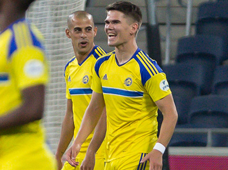 מחצית בסמי עופר: 0:2 למכבי תל אביב על מכבי חיפה!&nbsp;בוז צורם וקריאות ``אין לכם כבוד`` מהיציעים הירוקים&nbsp;(עודד קרני)