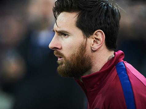 למאמן ארנסטו ואלוורדה יש לא מעט כאבי ראש לקראת המשחק הערב. בעוד סמואל אומטיטי מורחק, ג`רארד פיקה אמנם נכלל בסגל אבל לא כשיר במאת האחוזים ולא התאמן בימים האחרונים. אם זה לא מספיק, גם תומאס ורמאלן נעדר בשל פציעה. מי שנכלל במפתיע בסגל הוא עוסמאלן דמבלה שעשוי לשחק לראשונה אחרי חודש.