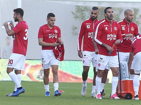 הרבה לחץ אצל האדומים (צילום: אלן שיבר)