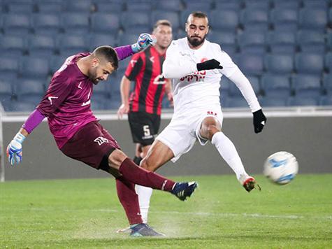 <STRONG>עידן לייבה מוציא לדרך את המחצית השנייה! (דני מרון)</STRONG>