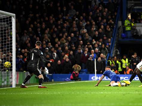 <STRONG>2:1!</STRONG> זי`רו, שרק עלה מהספסל, נגח לרשת כדור שמאונט הגביה לרחבה! (Getty)