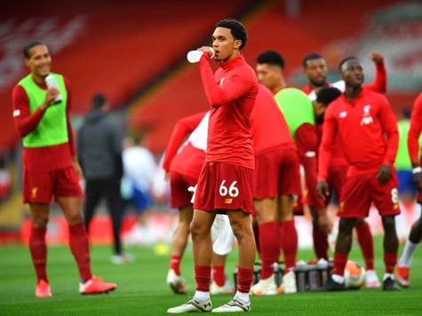 ליברפול מרחק ניצחון אחד מהשוואת שיא הניצחונות בעונה (GETTY)