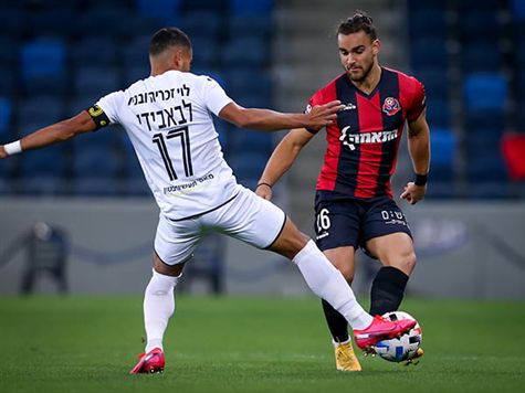 <STRONG>המחצית השנייה נפתחה</STRONG>. רוחות חזקות בסמי עופר, מעניין מתי יגיע השער הראשון. (מאור אלקסלסי)