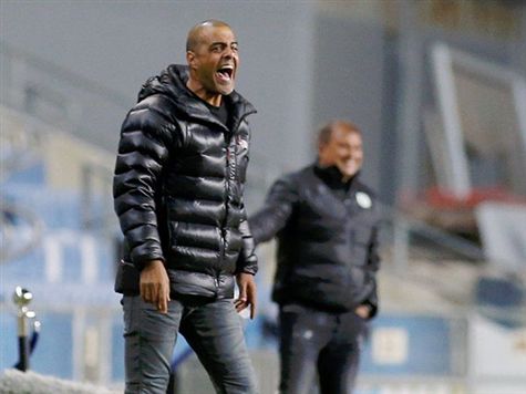 <P>לוזון מסתבך</P>
<P>(אלן שיבר)</P>