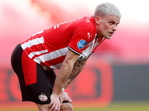 הלב של פ.ס.וו נשבר פעם נוספת. שער מופלא של זהבי לא הספיק גם הפעם, הפער מהפסגה נותר על 6 נקודות (למוליכה גם משחק חסר). (GETTY)