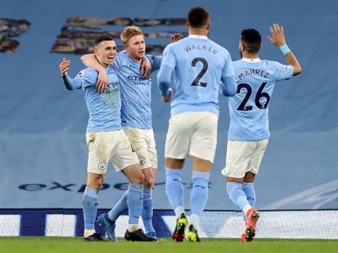 <STRONG>אם היתה איזושהי תקווה לאוהדי סאות`המפטון, אז נראה שהערב הוא לא הערב של קבוצתם. דה בריינה קיבל את הכדור מפודן על סף הרחבה וגילגל במדויק לפינה של מקארת`י (Getty)</STRONG>