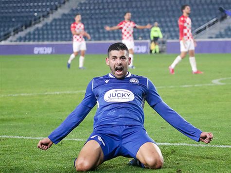 מכבי פ``ת, שניצחה את ב``ש בסיבוב הראשון משער בתוספת הזמן של תאי בריבו, יכולה כבר הערב להבטיח את מקומה בפלייאוף העליון - זאת אם תשלים ``דאבל`` על היריבה. באר שבע לא תוכל להבטיח מקום בטופ 6, אבל תעשה צעד גדול לעבר המטרה במקרה של זכיה ב-3 הנקודות (דני מרון)