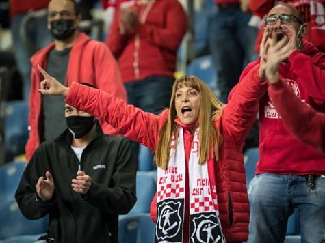 אוהדי ב``ש חיכו תקופה ארוכה לחזור ליציעים - הם בוודאי קיוו ליכולת יותר טובה מהקבוצה שלהם (עודד קרני)