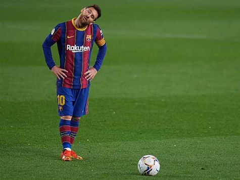 ליאו מסי לקח כדור חופשי מ-22 מטרים, אך הפרעוש לא עבר את החומה (Getty)