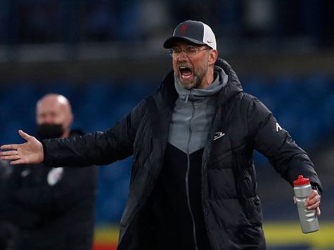 קלופ מתחיל לאבד את שלוותו. (GETTY)