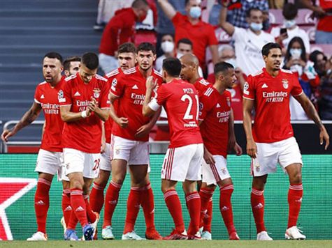 מהלך מצוין של בנפיקה בדרך לשער הראשון. רומן יארמצ`וק העביר כדור חכם מאוד לתוך הרחבה, סילבה עצר מצוין וגלגל לרשת של דרומל.<BR><BR><STRONG>צפו בשער >></STRONG>