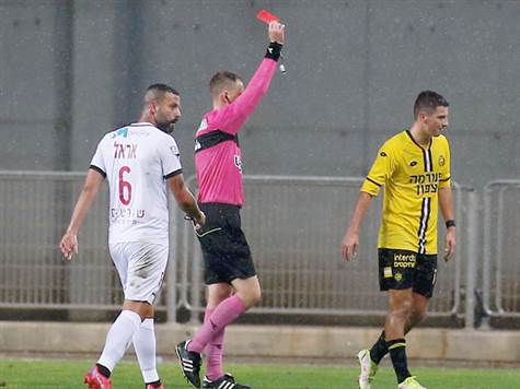 כרטיס אדום! שחוביץ` הורחק אחרי עבירה קשה על נועם כהן, פריד הוציא את הצהוב השני