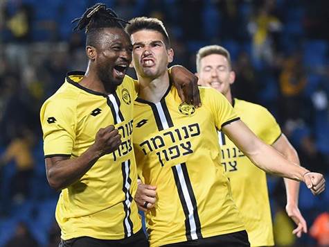 פטריק טוומאסי המעולה הבקיע במהלך שהתחיל בחצי המגרש של נתניה, הקבוצה מתקרבת לפלייאוף העליון (ברני ארדוב)