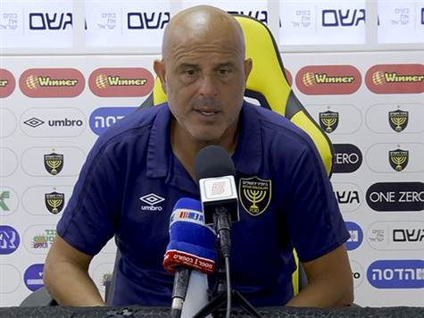 מבחינתו של יוסי אבוקסיס, ההתלבטות נוגעת לשני שחקנים - האם לכלול בהרכב את אור זהבי, כבלם שלישי לצד אוראל דגני ואורי דהן - או את בר כהן, שהיה לא רע נגד מכבי ת``א, כדי לחזק את הקישור ההתקפי. שאר ההרכב אמור להיות זהה לזה שפתח בטדי