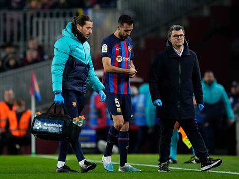 בזאת סיים בוסקטס את דרכו במשחק הזה. בהילוך החוזר ניתן היה לראות את הסיבוב שעשה הקרסול של הקשר, שאמר לצ`אבי שלא יוכל להמשיך (GETTY)