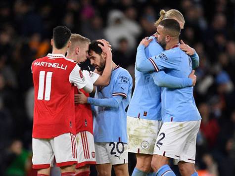 כל ששת המפגשים האחרונים בין הקבוצות הסתיימו בניצחון תכול. הניצחון האחרון של ארסנל על סיטי התרחש אי שם בקיץ 2020 במסגרת הגביע האנגלי. כדי לחזור לניצחון הליגה האחרון של ארסנל על סיטי, צריך לשוב עד ל-21/12/2015, אז התותחנים רשמו 1:2 על סיטי לעיני הקהל הביתי. האם ארסנל תשיג ניצחון ליגה ראשון על התכולים מזה 7 שנים? (GETTY)