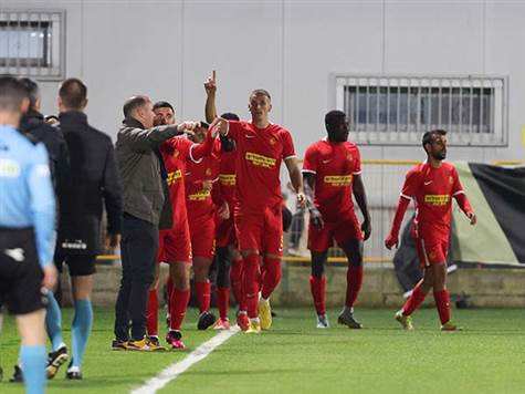 התקפה טובה של אשדוד הסתיימה במסירה טובה של כנעאן, שהשאירה את אוחנה לבד הרחק מהשער, משם הוא שלח את הכדור לרשת. איזה שער אדיר! (לירון מולדובן)