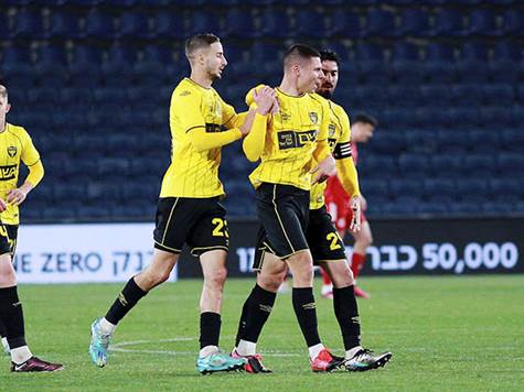 שער בכורה של מורוזוב בכדורגל הישראלי - ואיזו דרך להתחיל! (צילום: קובי אליהו)