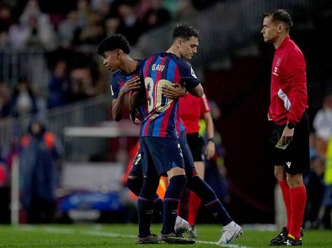 הרגע שנכנס להיסטוריה של ברצלונה (Getty)