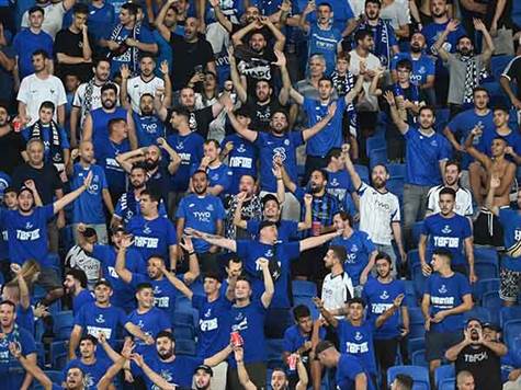 הקהל של הפועל פ``ת ממשיך לעודד (ברני ארדוב)