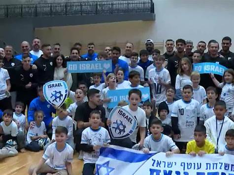 מוטיבציה אחרונה לפני: צפו בכתבה על המפגש המרגש בין שחקני נבחרת ישראל לילדי עוטף עזה