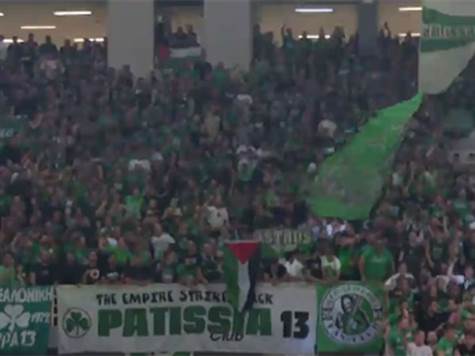 <strong>אוהדי פנאתינייקוס הניפו שלט פלסטין לפני הפתיחה >></strong><br />