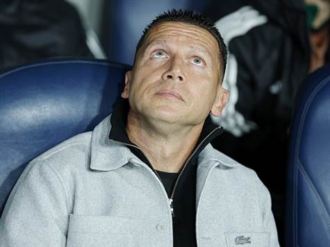 לא יאמן מה שקורה כאן הערב. אלעד אמיר כעת נפצע והוא צפוי להתחלף בקרוב על ידי שון גולדברג. אמיר לא מצליח לדרוך על רגלו (אלן שיבר)