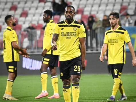 שער שלישי במחצית הזו נפסל לנתניה, שהייתה יכולה להיות כבר ב-0:7. איזה משחק מטורף (ברני ארדוב)