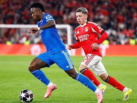 שריקות בוז צורמות לוויניסיוס, וגם לאמבפה, עם כל נגיעה בכדור&nbsp;(Photo by Carlos Silva/Icon Sport via Getty Images)