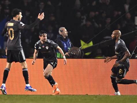 ג'פרקולייב מקבל כדור נהדר מזוביר אחרי שברח מקו הנבדל, ובעט בעוצה על פופ וכבש.&nbsp;<strong>צפו בשער </strong>(GETTY)