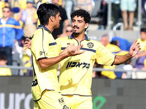 עוד ניסיון של פרץ ועוד הדיפה של נימצ'יסקי! השוער של אשדוד מנצח בקרב בין השניים עד כה (אלן שיבר)