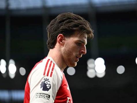 יציאה מסוכנת מאוד קדימה הסתיימה ברוחב של רייס, שנבעט לקרן. כדור עומק מצוין של הינקאפי בדרך למהלך (GETTY)