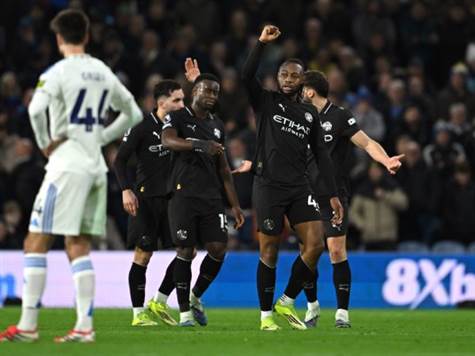 מתקרבת לארסנל: מנצ'סטר סיטי גברה בחוץ 0:1 על לידס, וצימקה את הפער מהמוליכה ל-2 נק' בלבד. אנטואן סמניו כבש את השער היחיד, במשחק בו המארחת הייתה טובה יותר לאורך דקות ארוכות (GETTY)