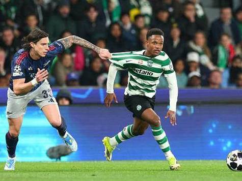 הזדמנות של ספורטינג בצד השני! הקצב מתחיל לעלות במחצית הזו, עם מצבים בשני צידי המגרש (GETTY)