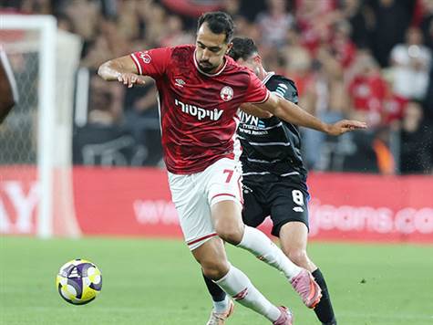 הפועל ב"ש שולטת לחלוטין ומשייטת לניצחון. פ"ת קצת ניסתה להרים ראש, אבל בקושי נוגעת בכדור (צילום: אלן שיבר)