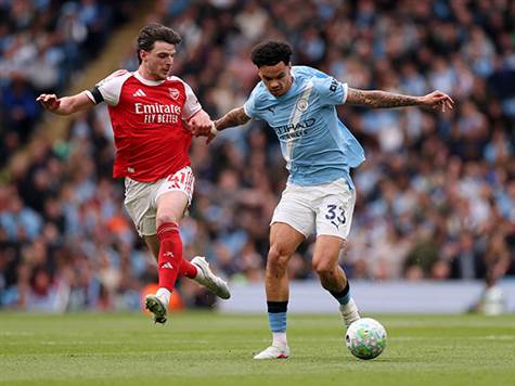 <p>משחק מרתק באתיחד. בינתיים תוצאה שטובה יותר לארסנל</p><p>(Photo by Carl Recine/Getty Images)</p>