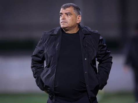 הרבה חושבים לשי ברדה אחרי המשחק הזה, כשקבוצתו ללא בעיטה אחת למסגרת (מאור אלקסלסי)