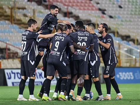 <strong>עירוני טבריה חגגה עם 0:3 על מ.ס אשדוד, והשיגה 3 נקודות קריטיות במלחמה על ההישארות בליגה. סמביניה, באצ'ו וחדידה כבשו עבור הצפוניים, שעלו למקום העשירי עם 27 נק', והתרחקו 2 נק' מהקו האדום</strong>