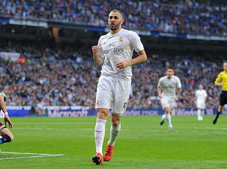 בנזמה חוגג על חשבון ראיו (Getty)